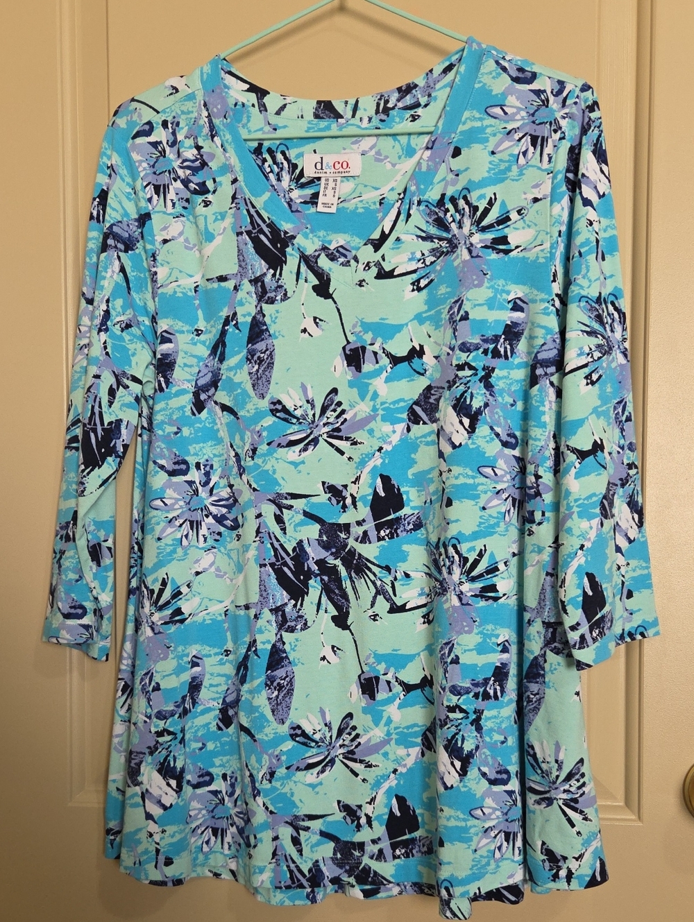 D&co Blue Floral V-Neck Women's Top